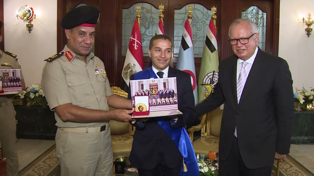 القوات المسلحة تحتفل بتخريج الدفعة 54 للملحقين الدبلوماسيين بعد إتمام دورتهم بالكلية الحربية