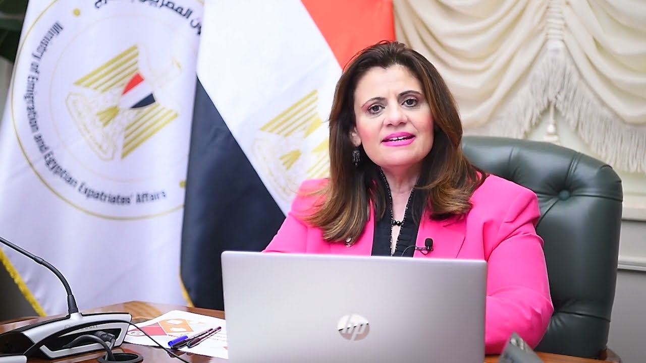 وزيرة الهجرة تواصل الرد على أسئلة المصريين بالخارج عن إجراءات التصويت بالانتخابات الرئاسية