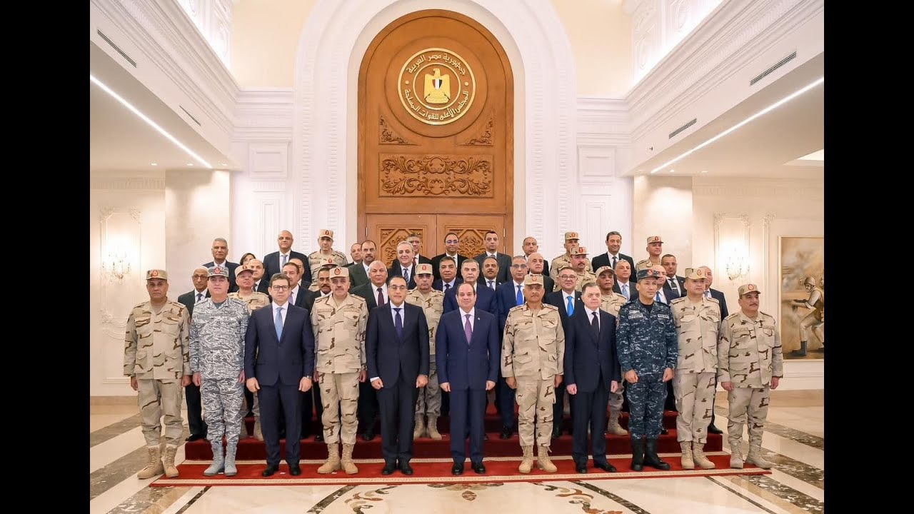 السيد الرئيس يتابع تطورات أوضاع الساحتين الإقليمية والدولية ويتفقد الأكاديمية العسكرية المصرية