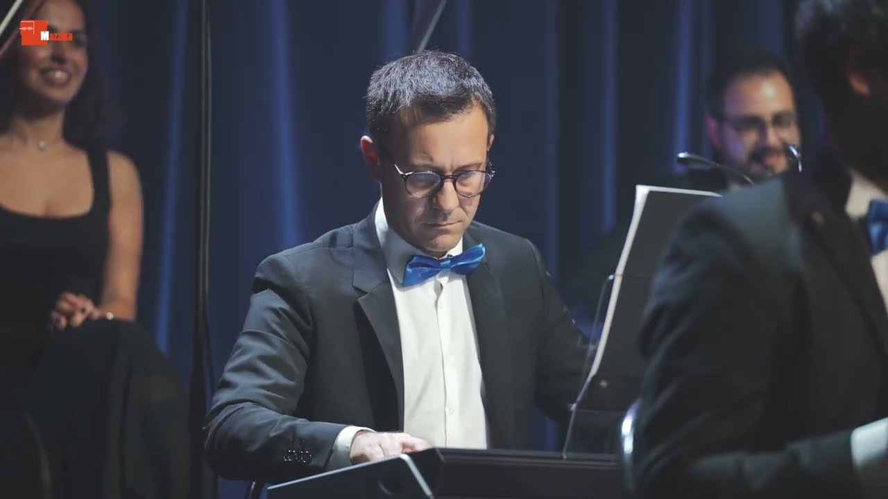 Batwaness Bik (Live) - بتونس بيك - Nour Kamar & Mazzika Orchestra