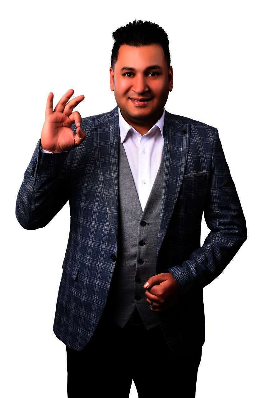 الإعلامي على فايز