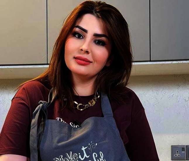 الإعلامية زينة الدليمى