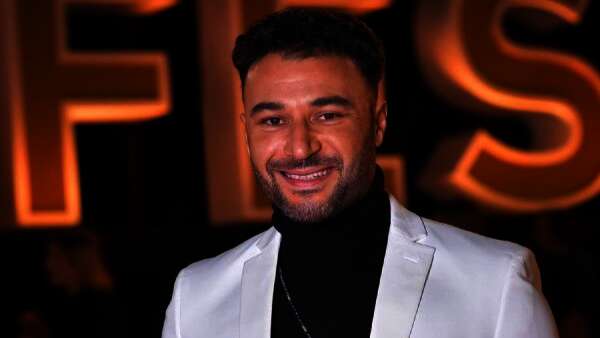 الفنان محمد العمروسى