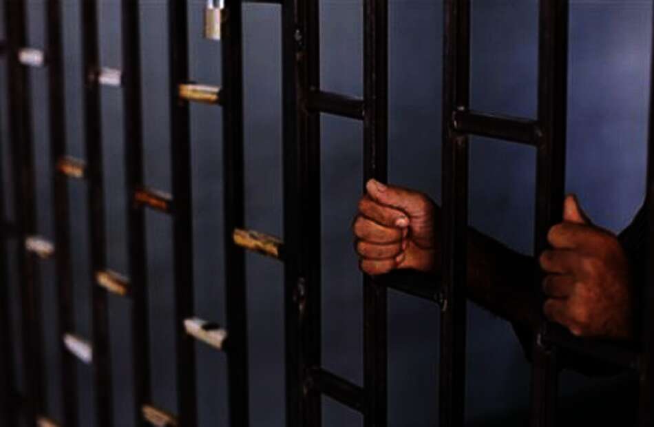 المؤبد والمشدد 5 سنوات لعامل