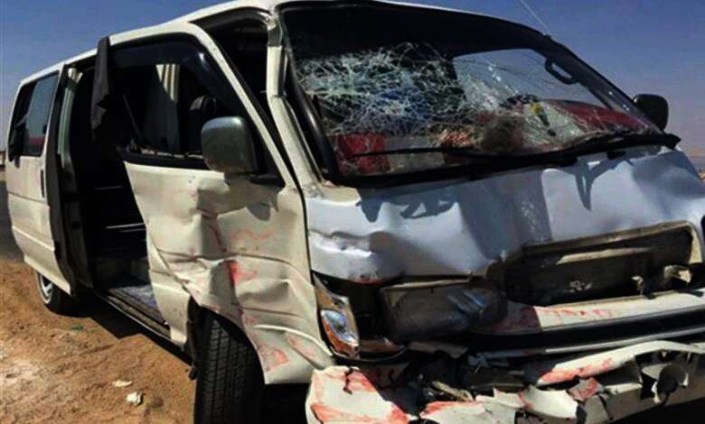 حادث تصادم سيارتين ميكروباص وملاكى