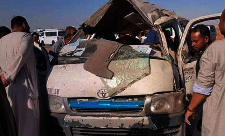 حادث انقلاب ميكروباص بأسوان