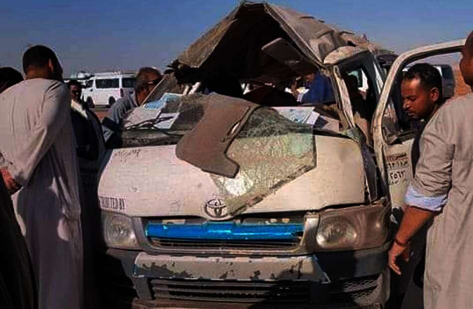 حادث انقلاب ميكروباص بأسوان