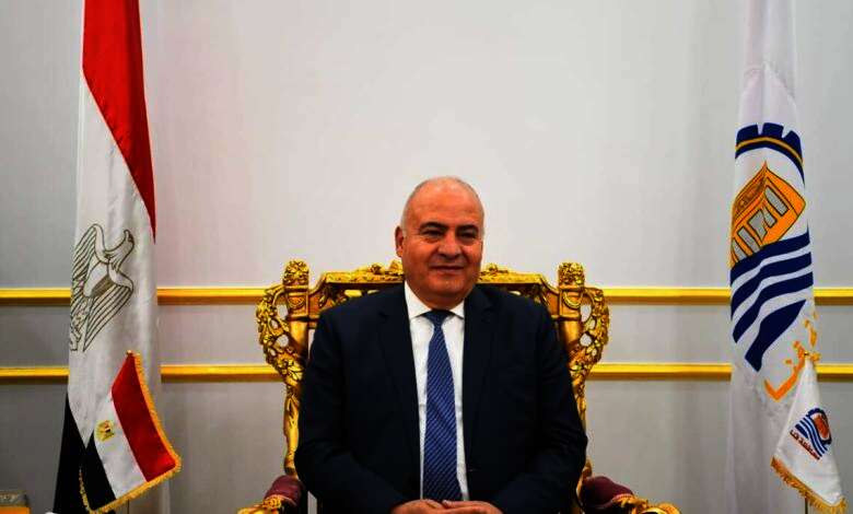محافظ قنا