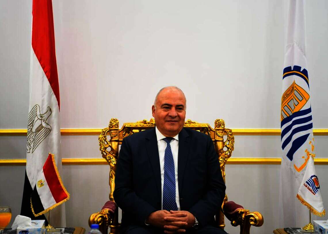 محافظ قنا