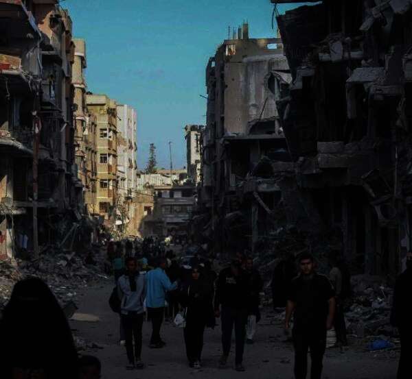 فلسطينيون