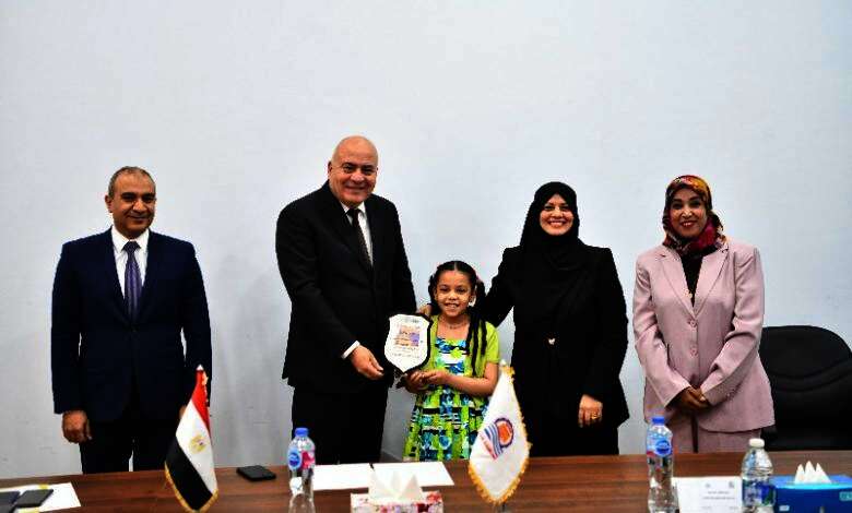 محافظ قنا