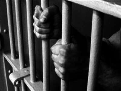 المؤبد لمتهم بقتل شخص والشروع في قتل أبيه لسرقة أموالهما