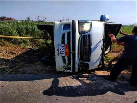مصرع وإصابة 13 شخصًا فى انقلاب "ميكروباص"