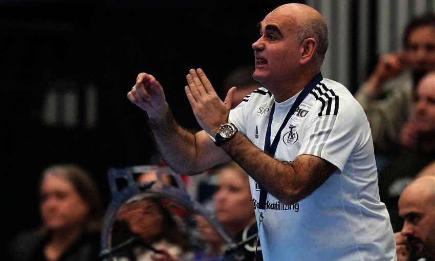الإسباني خوان كارلوس باستور المدير الفني لمنتخب مصر لكرة اليد