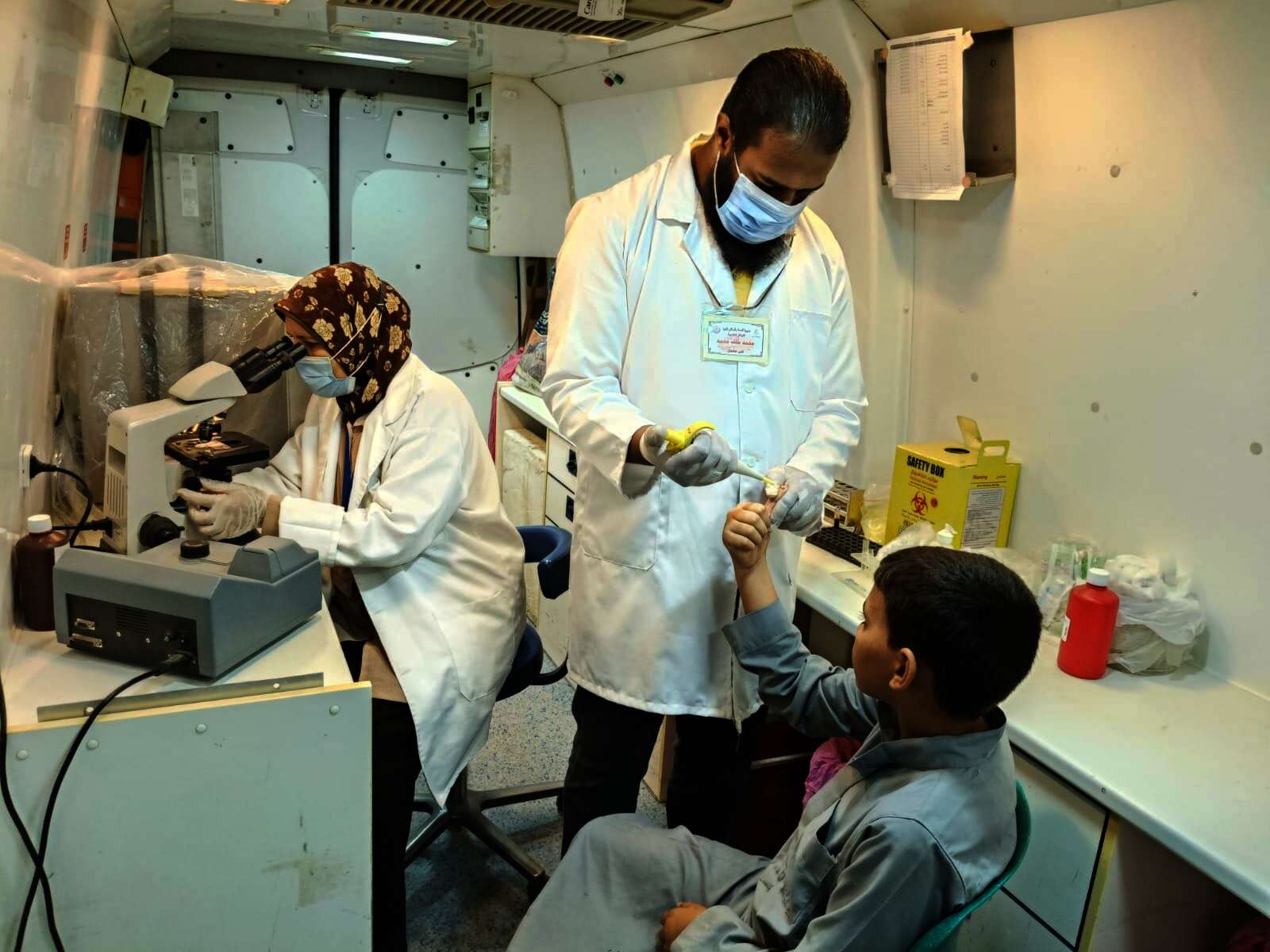 قوافل علاجية تفحص 3800 حالة في قرى المنيا