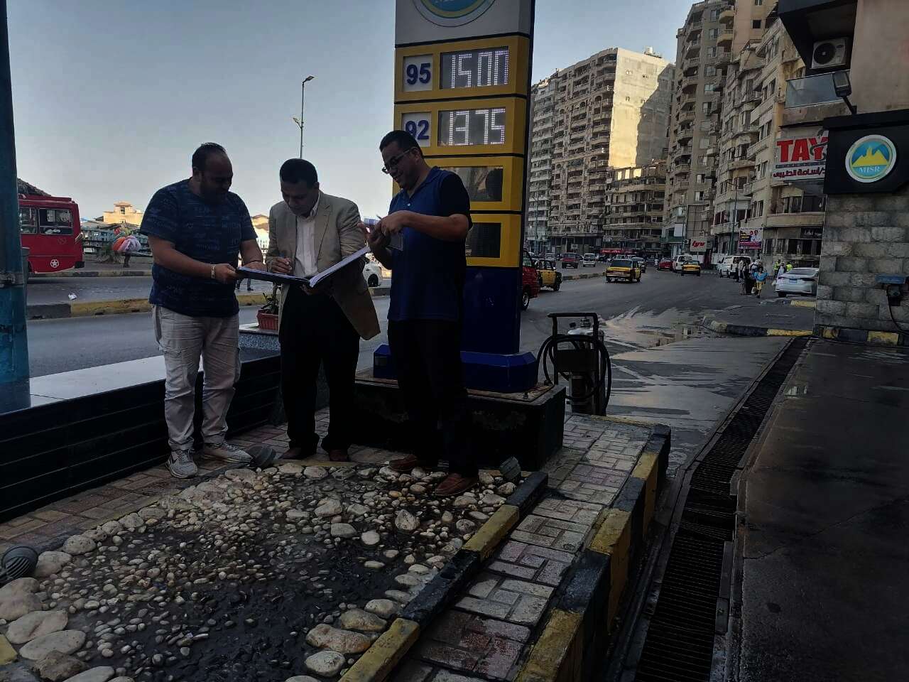 المهندس السيد حرز الله وكيل وزارة التموين والتجارة الداخلية بالإسكندرية جميع الأجهزة الرقابية بالمديرية