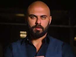 الفنان أحمد صلاح حسني