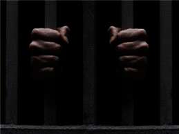 حبس 3 عناصر إجرامية عثر بحوزتهم على كمية من مخدر الأستروكس