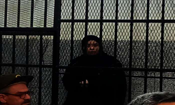 محاكمة ربة منزل وشقيقها بتهمة قتل زوجها