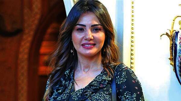 الفنانة دينا فؤاد