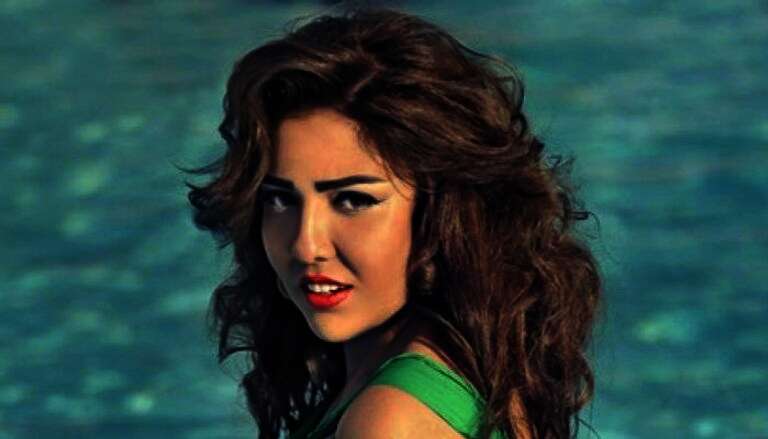 الفنانة مى كساب