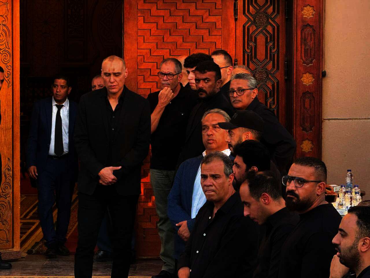 أحمد العوضى وعصام السقا يستقبلان عزاء منتجى شركة المتحدة