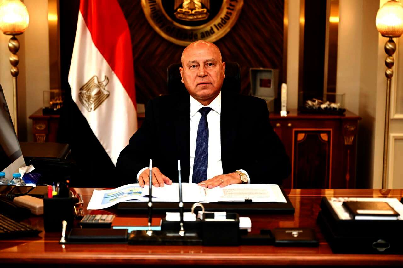 الفريق مهندس/ كامل الوزير نائب رئيس مجلس الوزراء للتنمية الصناعية وزير الصناعة والنقل