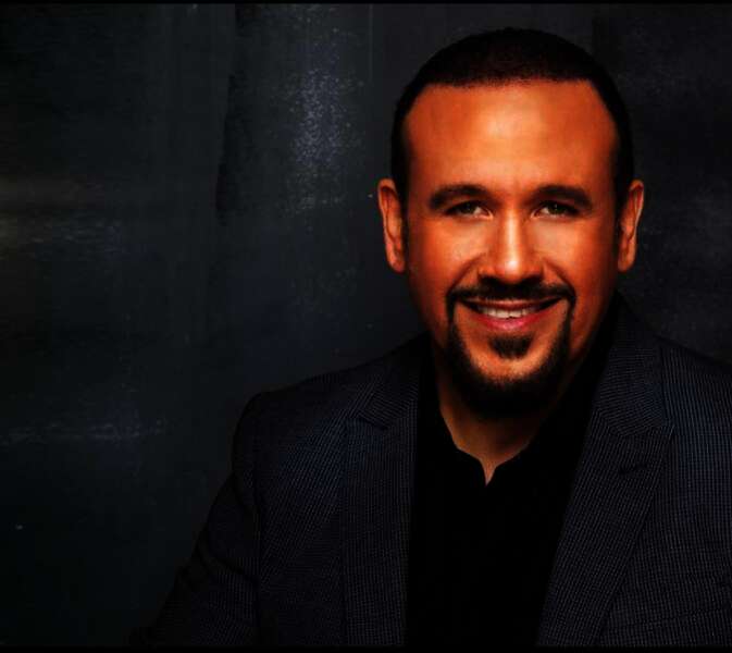 النجم هشام عباس