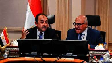المهندس محمد شيمي وزير قطاع الأعمال العام، واللواء أ.ح مهندس مختار عبد اللطيف رئيس الهيئة العربية للتصنيع