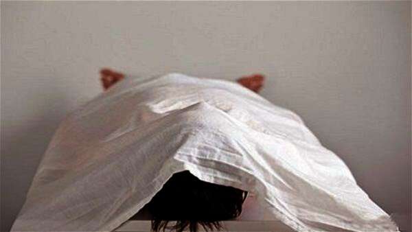 عاطل يهشم رأس زوجته حتى الموت
