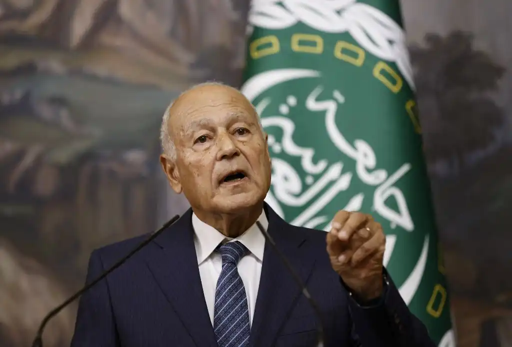 الدكتور أيمن الشهابي محافظ دمياط