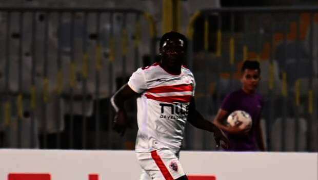 البنينى سامسون أكينولا ، لاعب الفريق الاول لكرة القدم بنادى الزمالك
