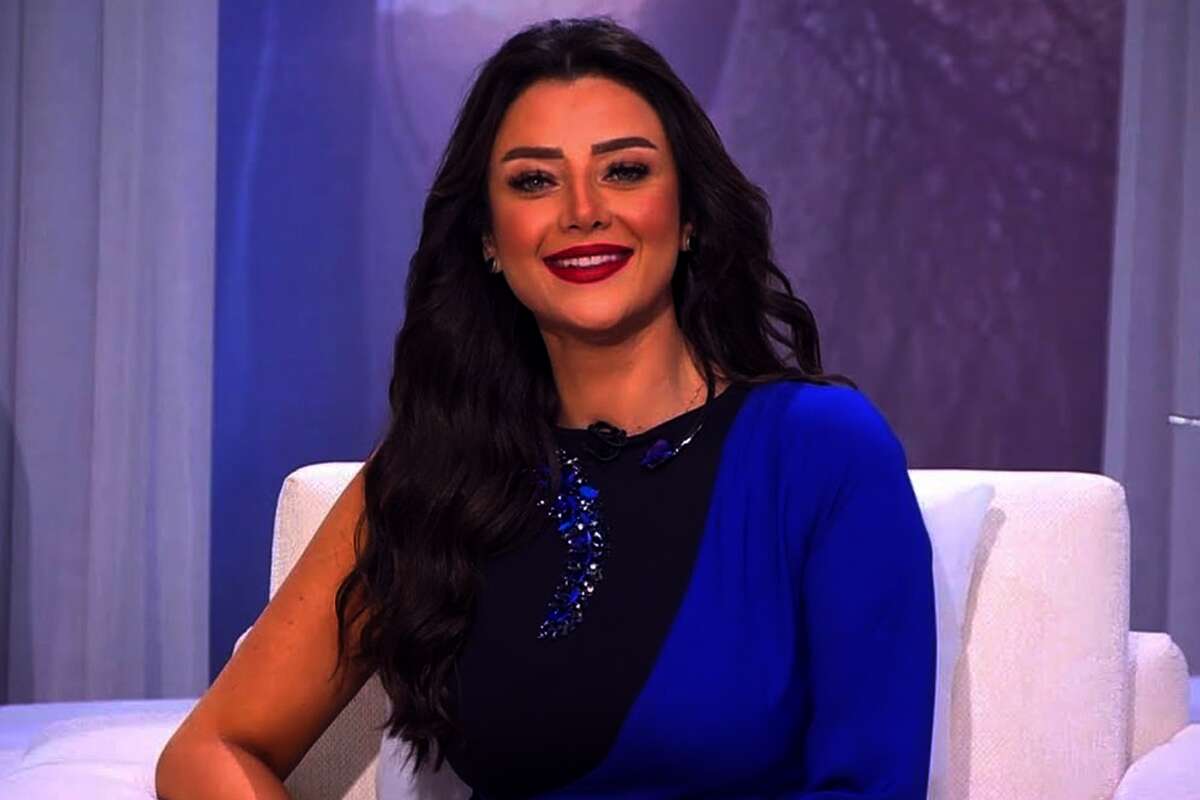 الإعلامية رضوى الشربيني