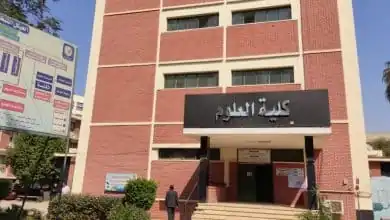 فتاة تتهم موظفا بالاستيلاء على صورها