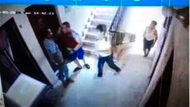 بلطجى يثير رعب الأطفال والأهالى