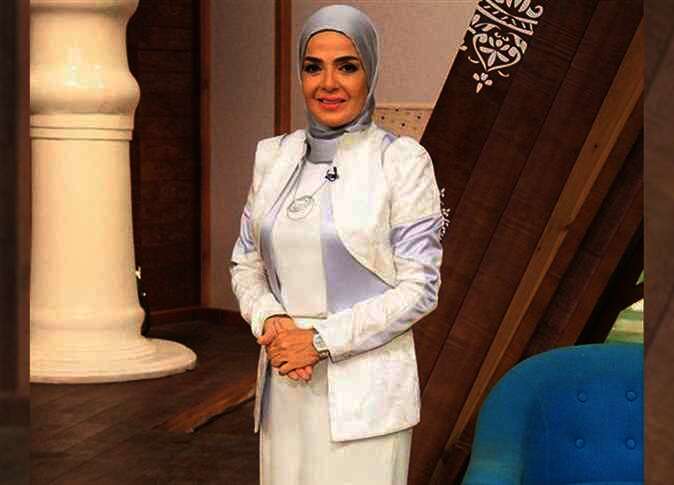 الإعلامية منى عبد الغني