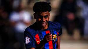 نجم برشلونة الشاب لامين يامال