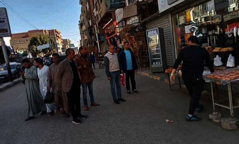 تحرير 82 مخالفة إشغال طريق خلال حملة لرفع الإشغالات ببني مزار بالمنيا