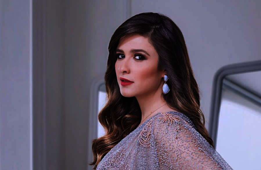 الفنانة ياسمين عبدالعزيز