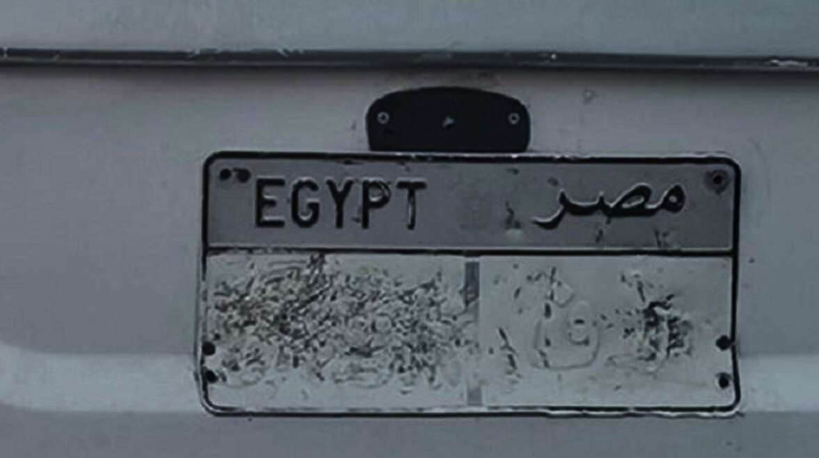 اتهام سائق بطمس لوحات سيارته