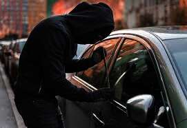 حبس عاطل بتهمة سرقة السيارات