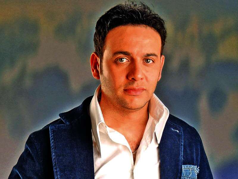 النجم مصطفى قمر