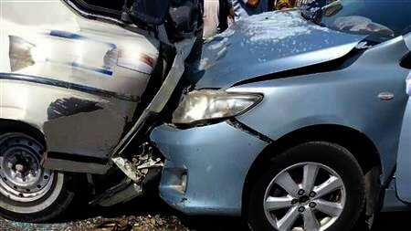 حادث تصادم سيارتين على طريق أسيوط الزراعى