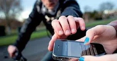 متهمين بنشل هواتف المواطنين