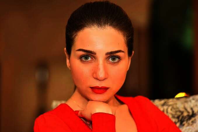 الفنانة مي عزالدين