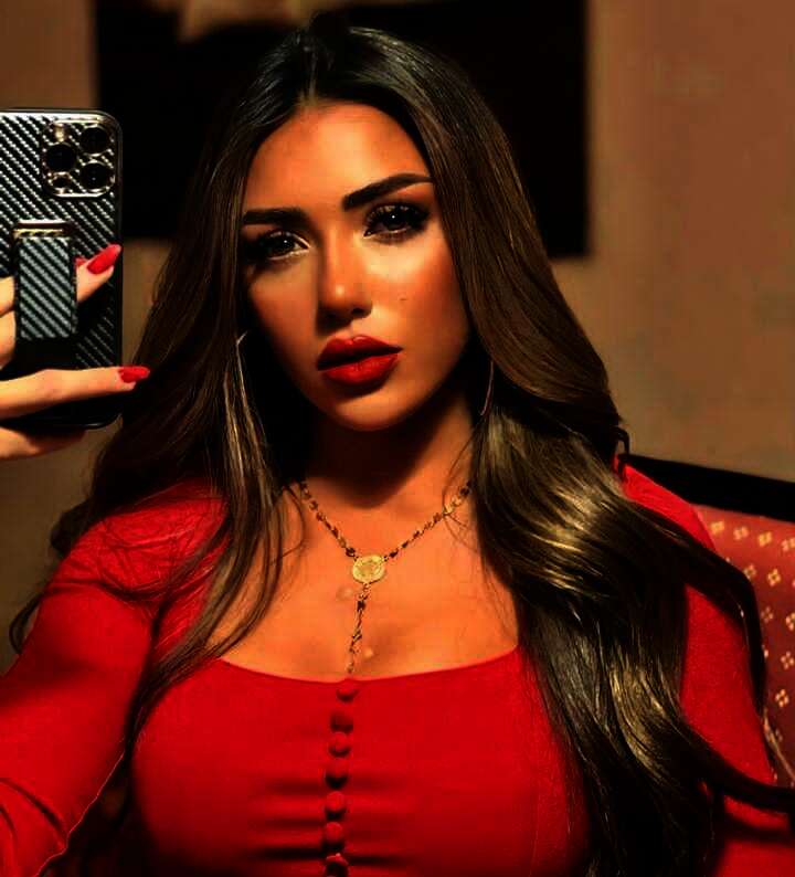  الفنانة سارة سلامة