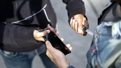 إحالة سائق للمحاكمة بتهمة سرقة هاتف من سيدة