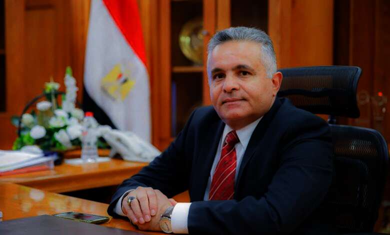 رئيس جامعة السويس الأستاذ الدكتور أشرف حنيجل