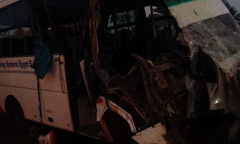 حادث تصادم أتوبيس مع سيارة نقل