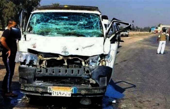 مصرع وإصابة 18 شخصًا في انقلاب "ميكروباص"